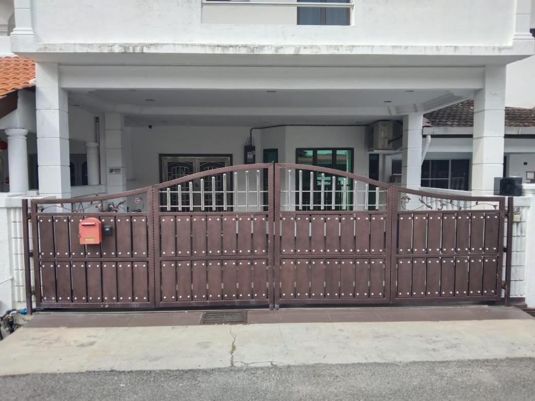 2 Storey 5Br 16Pax Semabok Taman Cheng Ho, 3 By Myplace Malacca Екстер'єр фото